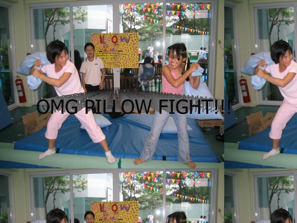 omgpillowfight