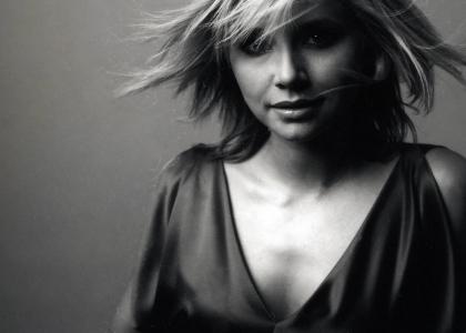 sarah chalke is hot