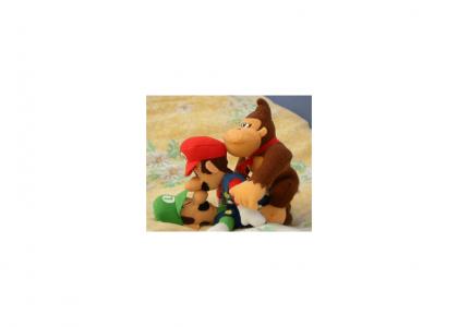 Mario, DK & Luigi in Vargens bedroom.