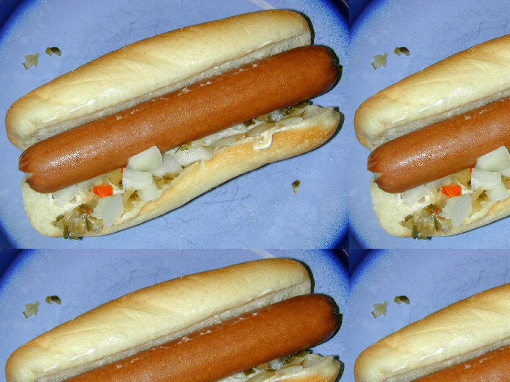 hesgonnasmelllikehotdogs