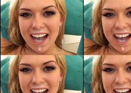 OMG!! Kelly Clarkson Facial