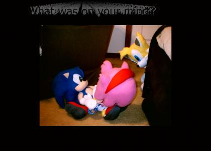 Tails spies in on Sonic and Amy