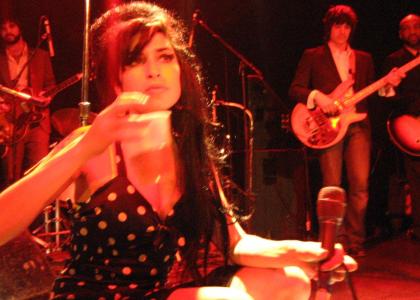 AMY WINEHOUSE DOES COKE BEFORE EVERY SHOW