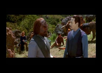 Data has a Feminine Conversation with Worf