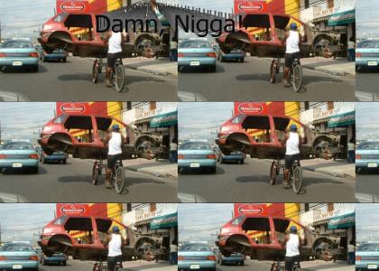 Nigga proves that he can multitask while stealing bikes!