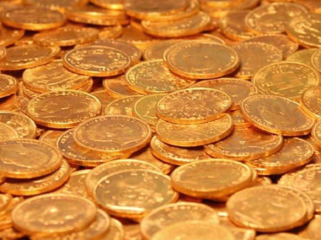 1 золота в тенге. Золото монеты. Золотые деньги. Деньги золотые монеты. Куча золотых монет.